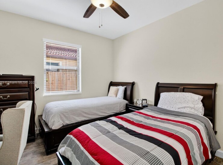 Building Photo - 3616 SE 2nd Dr