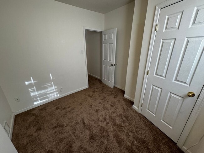 Building Photo - 2544 S Sartain St