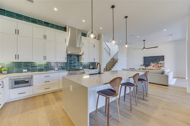 Building Photo - 2401 Trailside Dr