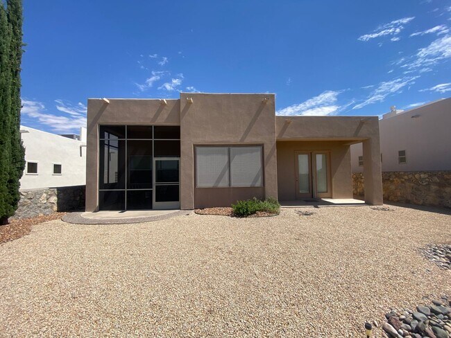 Building Photo - Beautiful Fully Furnished Home for rent in the Boulders on the Green