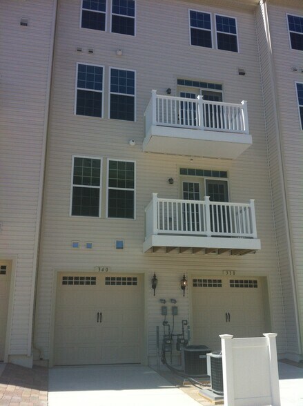 Building Photo - 340 Chessington Dr