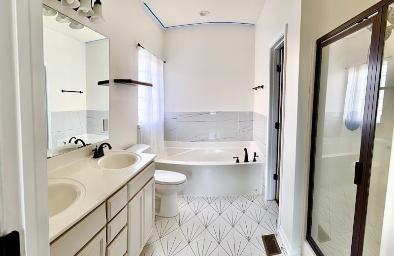 Building Photo - 1006 Kyle Rd