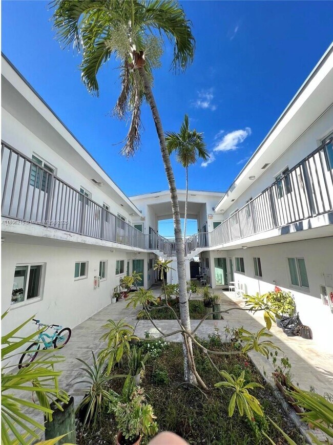 Building Photo - 8035 Crespi Blvd