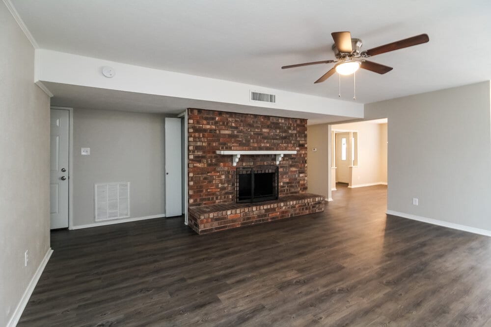 Building Photo - 9214 Willowbrook Dr