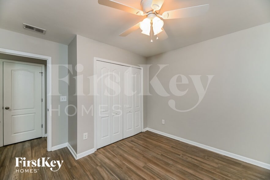 Building Photo - 215 Coosawatchie St