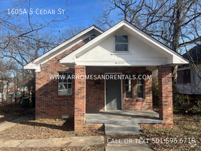 Building Photo - 1605A S Cedar St | 2 Bedrooms | 1 Bathroom