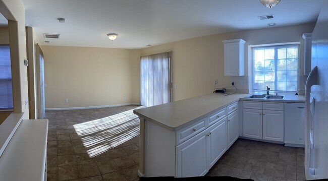 Building Photo - Lovely Lakefront Home in Virginia Beach