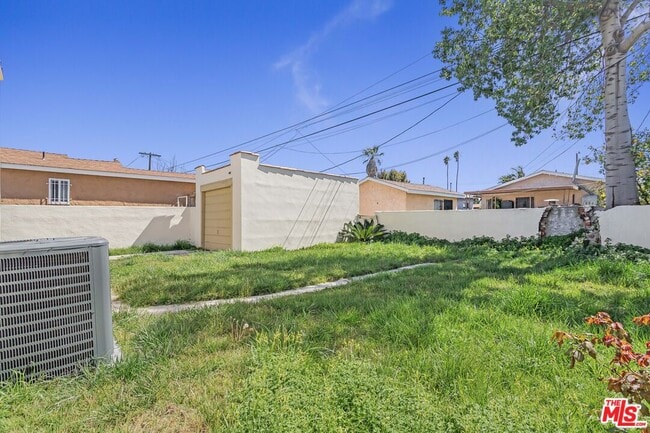Building Photo - 1622 W 66th St