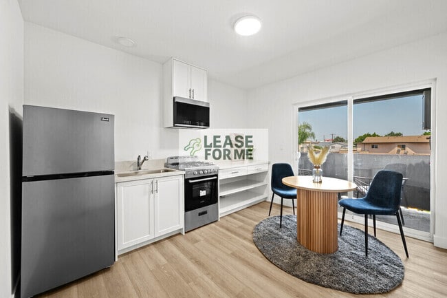 Building Photo - 4348 Woodlawn Ave