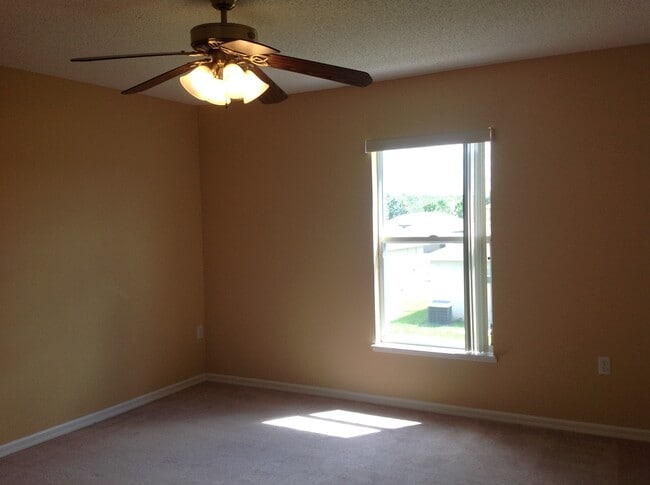 Building Photo - Spacious 4 Bed home in Wetherbee Lakes Estates !!