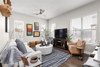 Building Photo - 4325 Jackson Ave