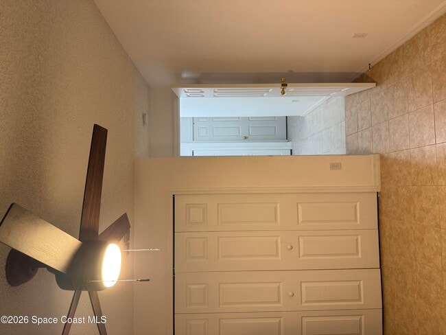 Building Photo - 2089 Redwood Cir