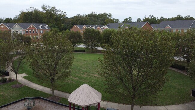 Building Photo - Bryans Road Townhome Retreat | Flexible Lease Available