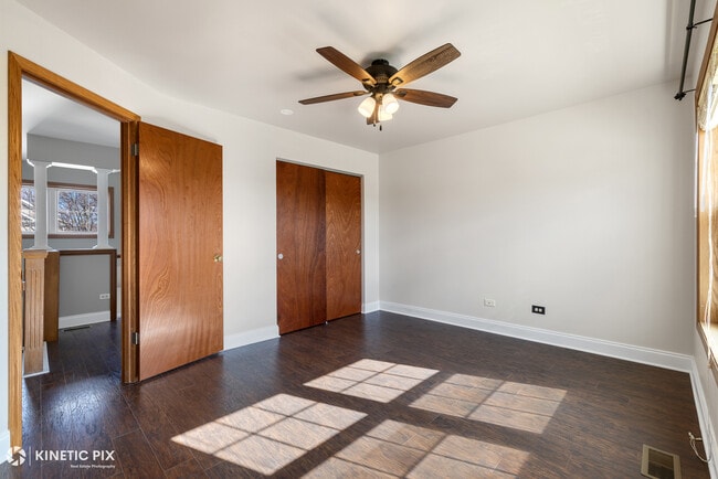 Building Photo - 417 Van Gogh Cir