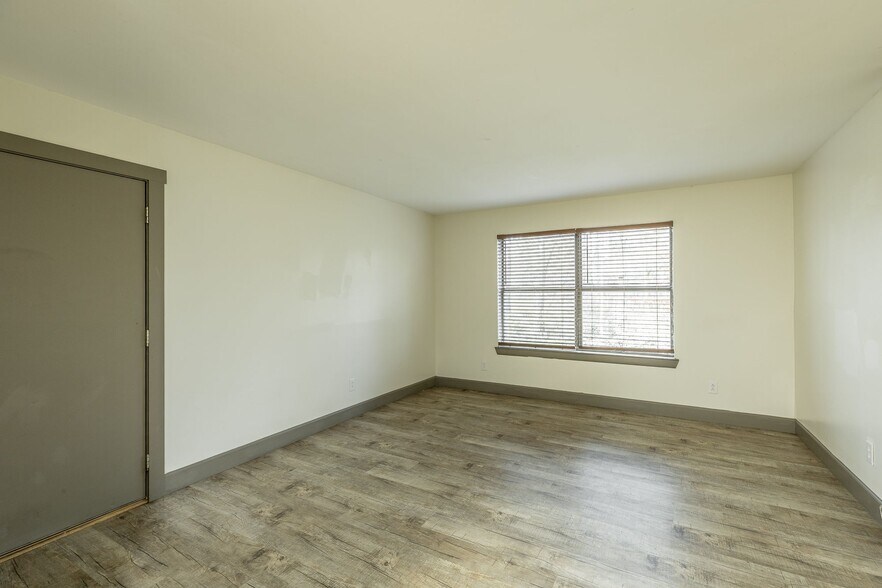 Building Photo - 179 4th St