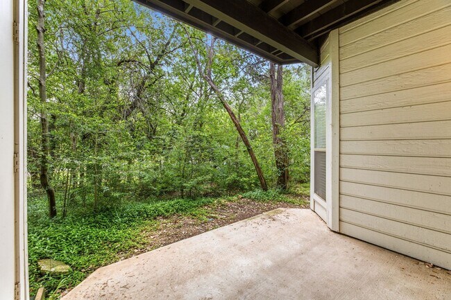 Building Photo - Amazing 1 bedroom, 1 bathroom Condo in Montevista!