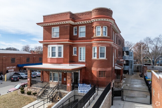 Building Photo - Oglesby Hotel Apartments