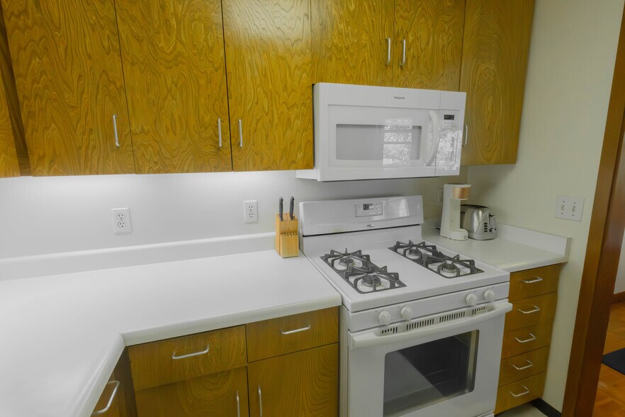 Building Photo - 207 3rd St