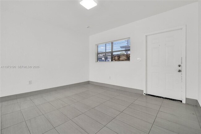 Building Photo - 13390 NE 6th Ave