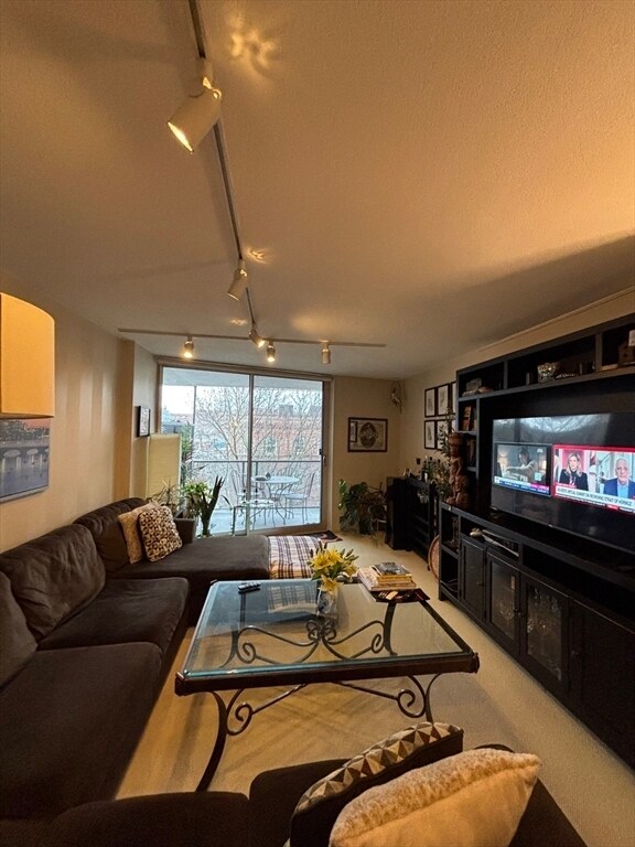 Building Photo - 19 Winchester St