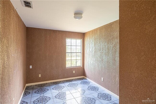 Building Photo - 18 Expressway 83