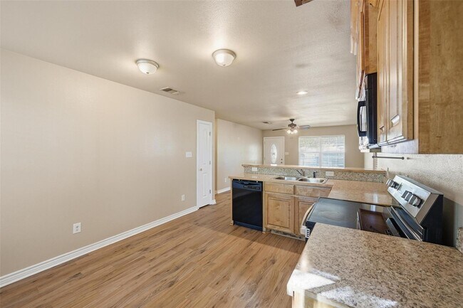 Building Photo - 728 W Walker St