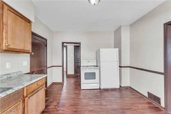 Building Photo - 4931 E 109th St