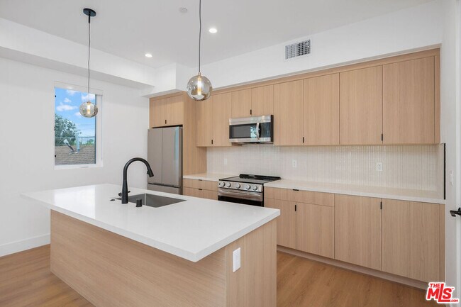 Building Photo - 5248 Auckland Ave