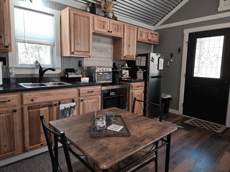 Building Photo - 606 Blessing Ranch Rd