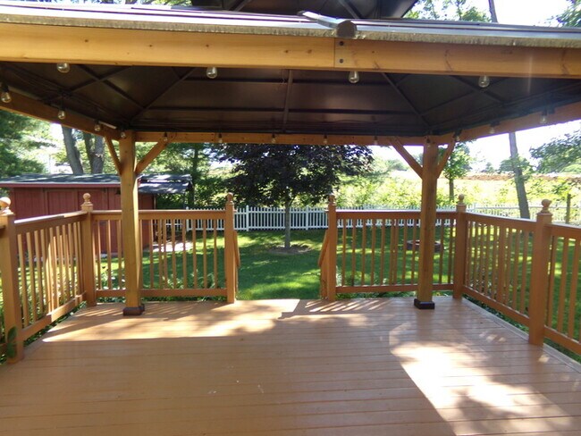 Building Photo - Beautiful 3 Bed 3.5 Bath Xenia Home!