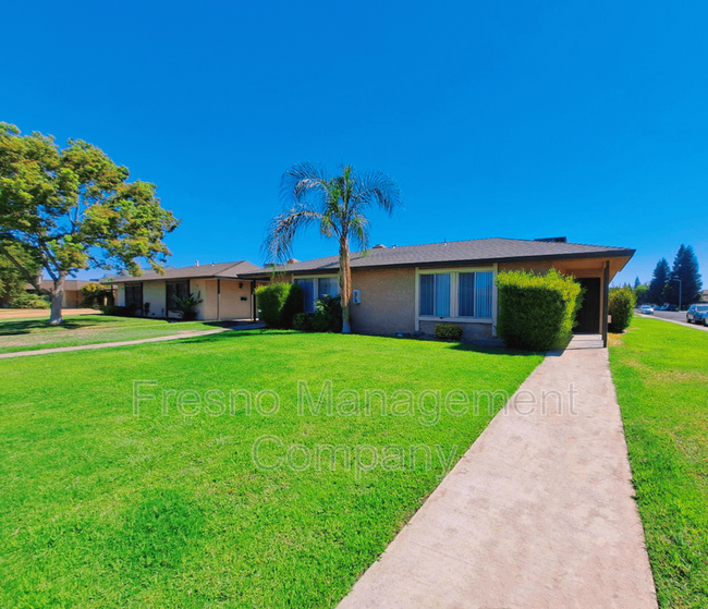 Building Photo - 543 W Alamos Ave