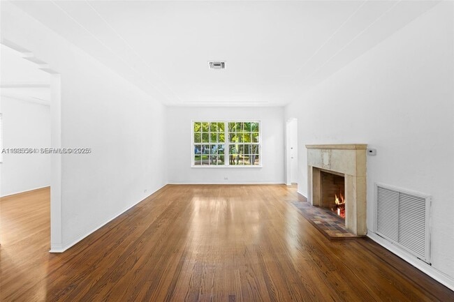 Building Photo - 911 NE 72nd Terrace