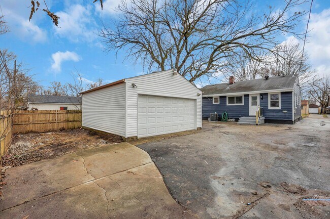 Building Photo - 1251 Dellwood Ave