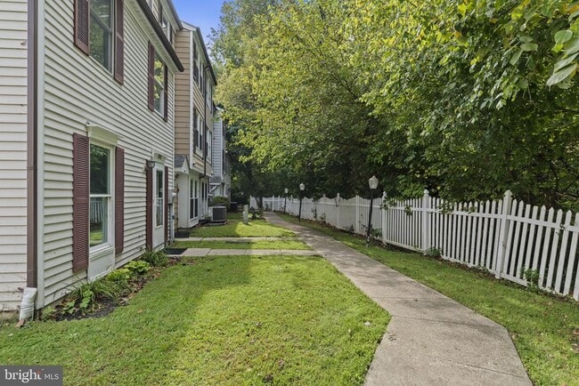 Building Photo - 2502 Greenwood Dr