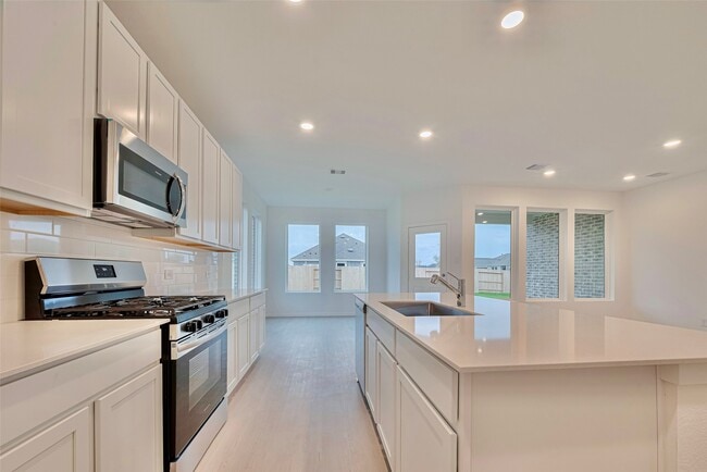 Building Photo - 6822 Yellow Jessamine Ln