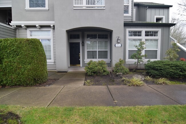 Building Photo - 1754 NE Ashberry Dr