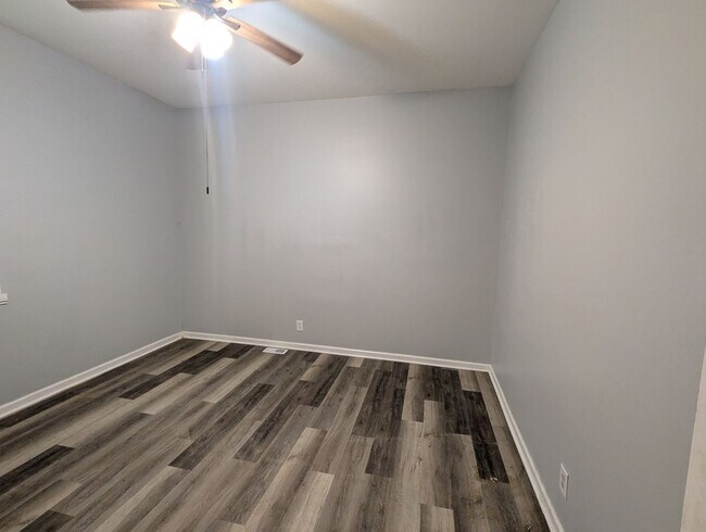 Building Photo - Beautifully renovated 3 bedroom/1 bath house!