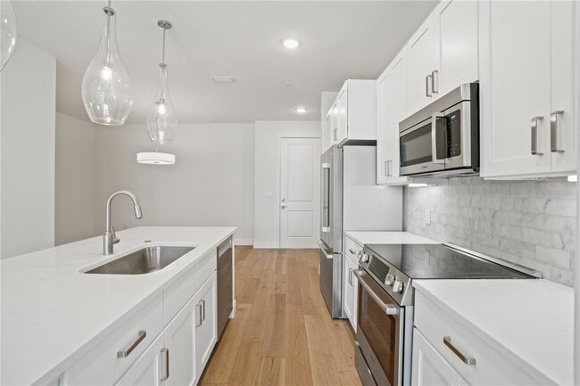 Building Photo - 600 3rd Ave S