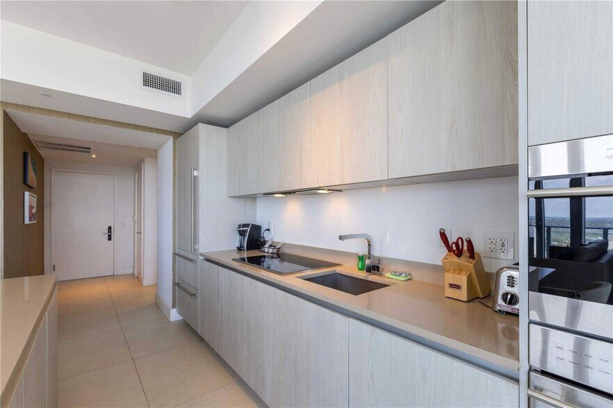 Building Photo - 4111 S Ocean Dr