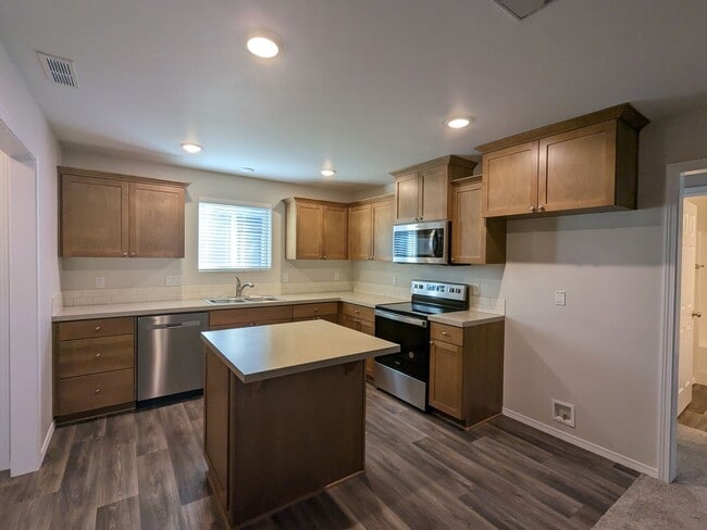 Building Photo - Nearly new 2 bedroom 1 bath detached ADU with a double-car garage and a private fenced backyard