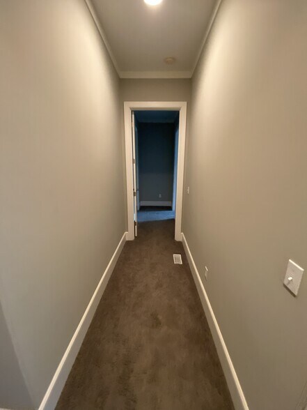 Building Photo - 1221 Bower Pky