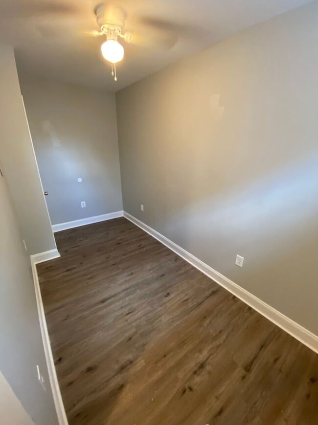 Building Photo - 1229 W Porter St