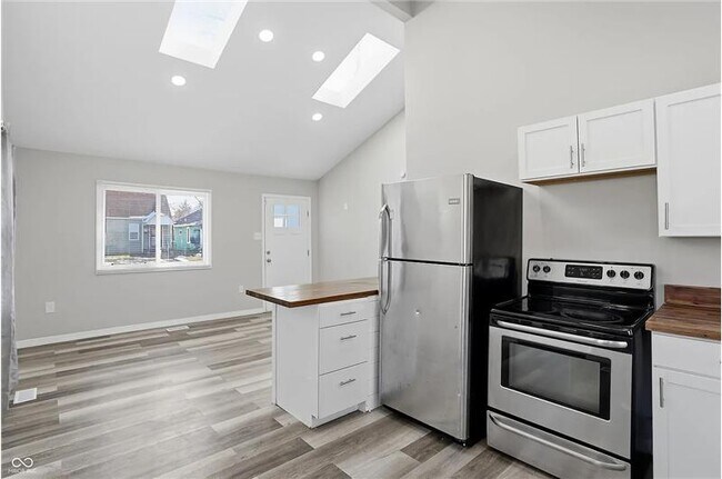 Building Photo - 1518 N Chester Ave