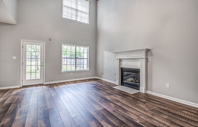 Building Photo - 9461 Hickory Dr