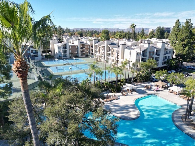 Building Photo - 5540 Owensmouth Ave