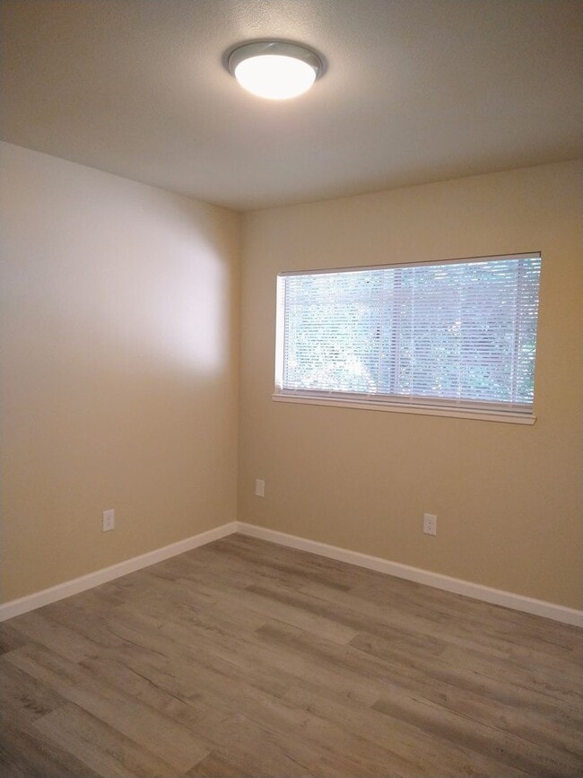 Building Photo - 237 Boulder Creek Dr
