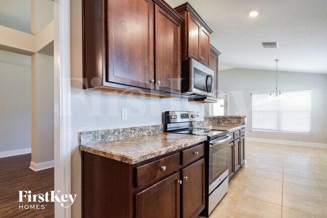 Building Photo - 14503 Dunrobin Dr