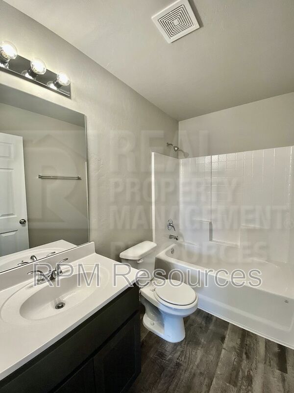 Building Photo - 1812 Hayes Ln