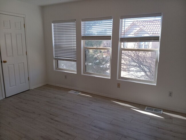 Building Photo - 3 Bedroom, 2.25 Bathroom Home! Schedule a Showing Today!