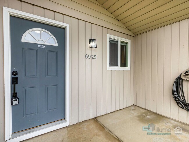 Building Photo - START THE YEAR RENT FREE! Charming 4-Bedroom Keizer Home Close to Everything